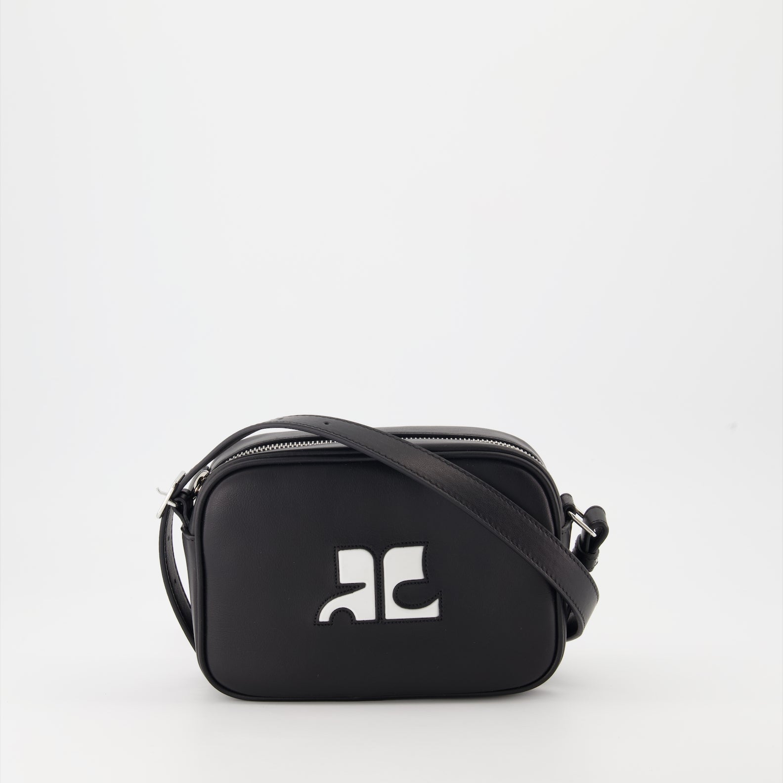 courrèges ブラック レザー ボディバッグ カメラバッグ リイシュー Courrèges - レディースとメンズ – myCompañero