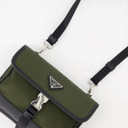 Bolsas transversais Pochette en Re-Nylon et cuir Saffiano Prada Verde Homme