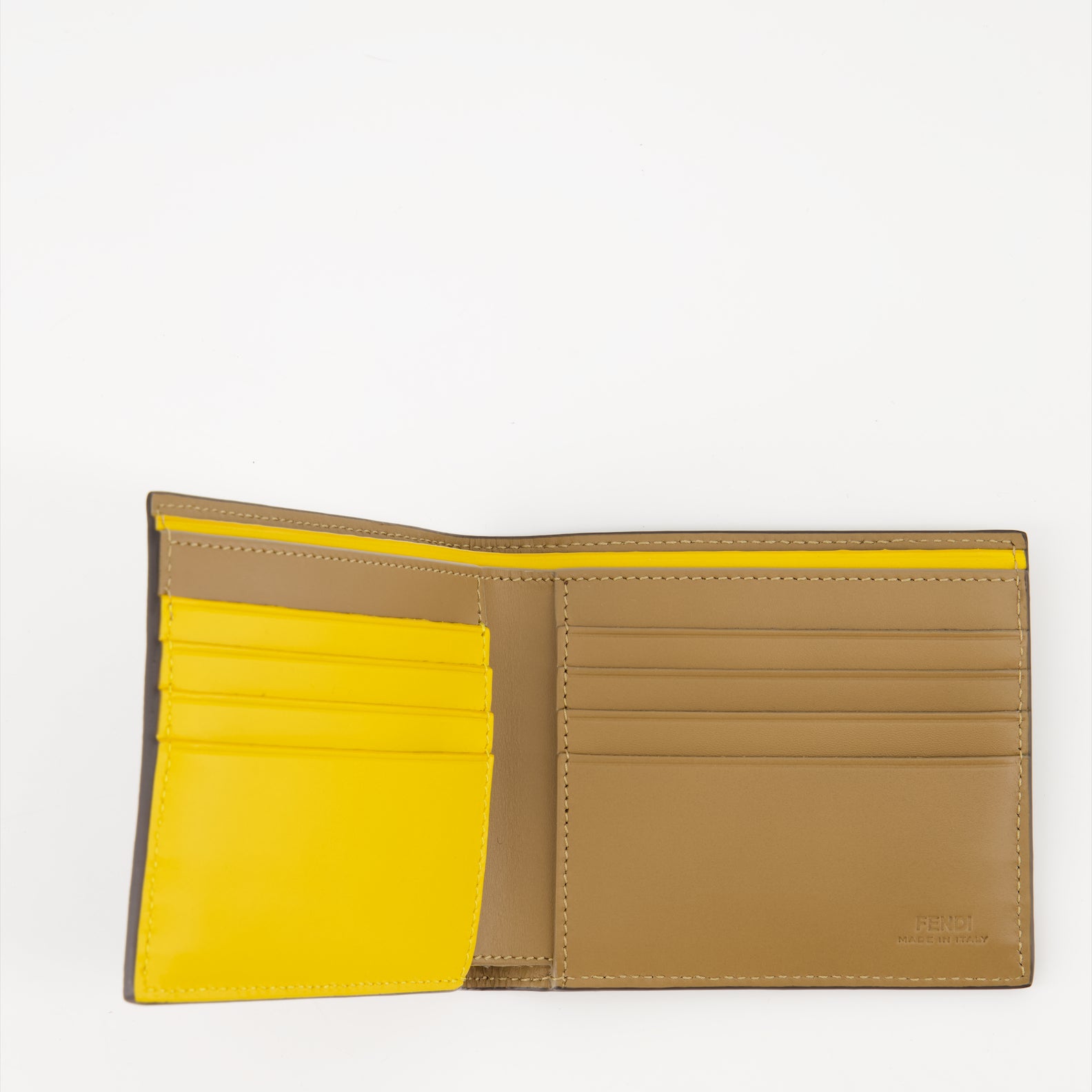 Small leather goods Portefeuille en cuir Fendi Shadow Fendi Beige Homme