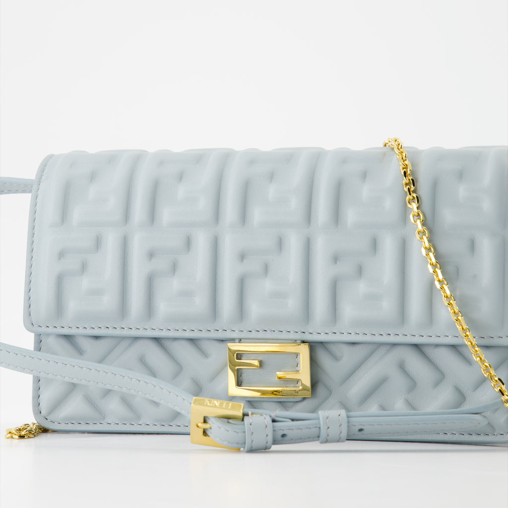 Bolsas transversais Portefeuille à chaîne Baguette Fendi Azul Femme