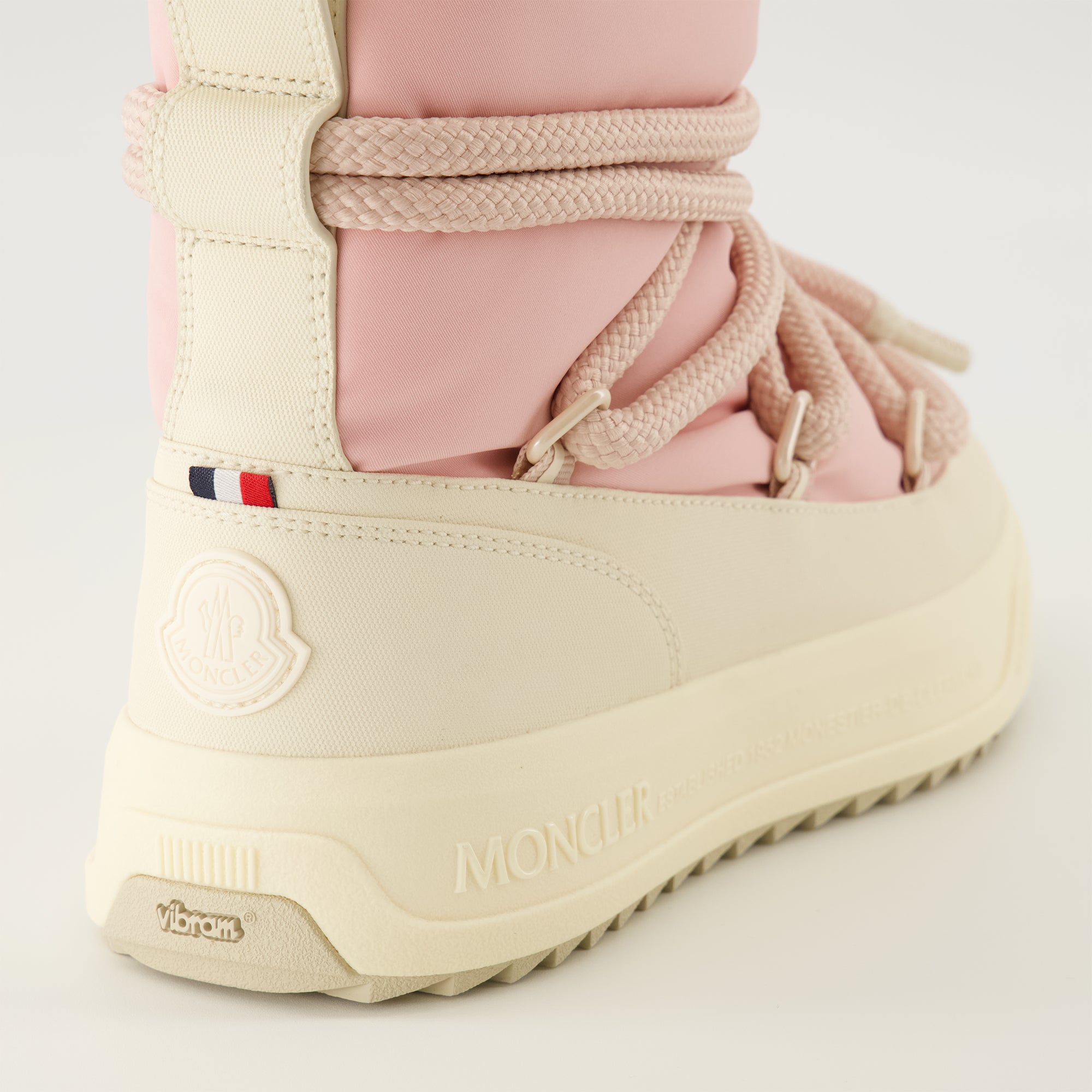 Image de l'article Bottes de neige Altive Mid de la marque Moncler pour Femme - Saison Automne-Hiver 2025 - Vue arrière