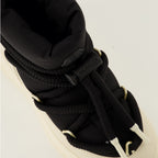 Imagen de las botas de nieve Altive Mid de la marca Moncler para mujer - Temporada Otoño-Invierno 2025 - Vista detallada desde arriba