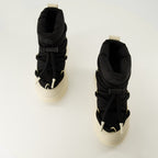 Imagen de las botas de nieve Altive Mid de la marca Moncler para mujer - Temporada Otoño-Invierno 2025 - Vista superior do par de zapatos