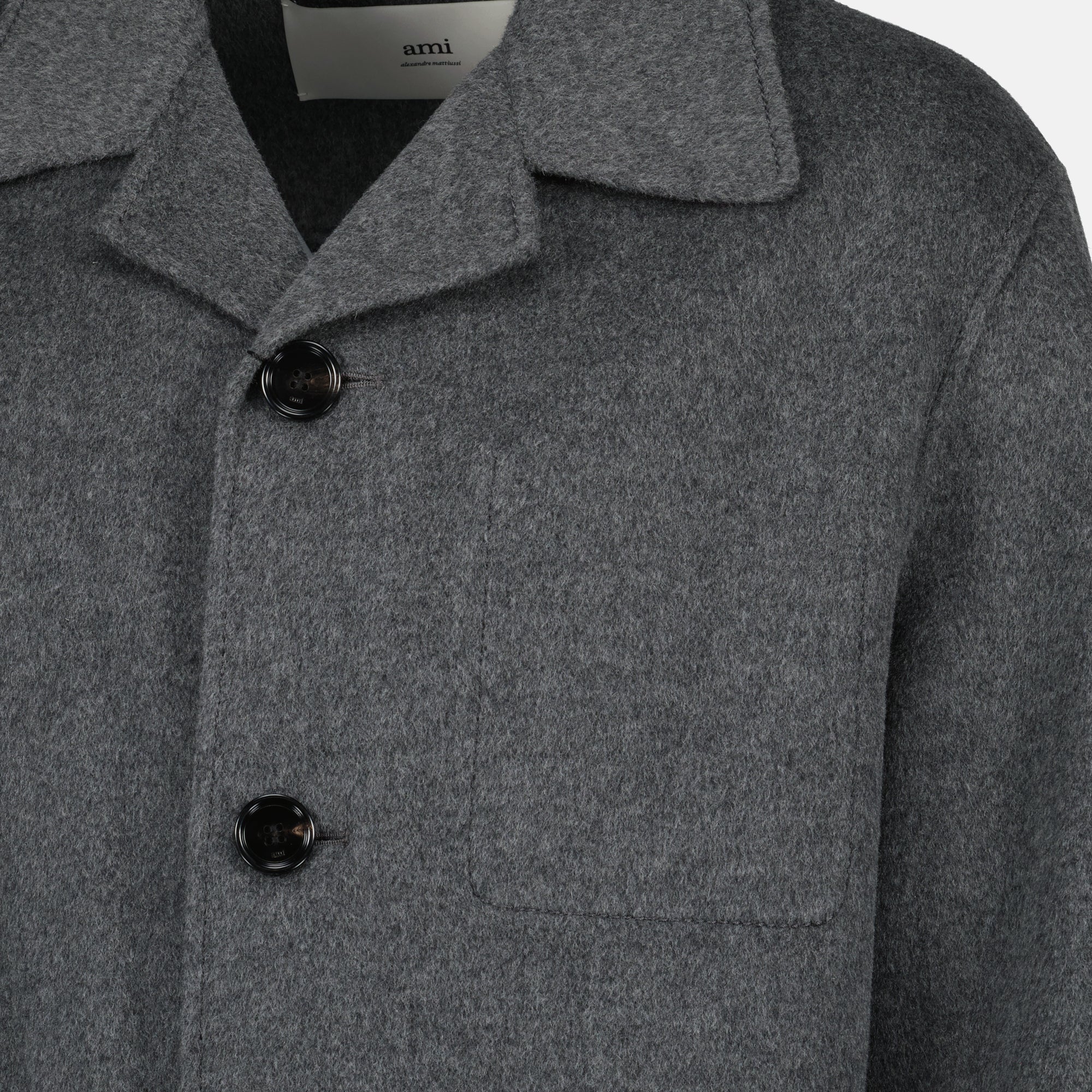 Image of the Ami PARIS brand wool coat for men - Fall-Winter 2025 - Detailed View_2