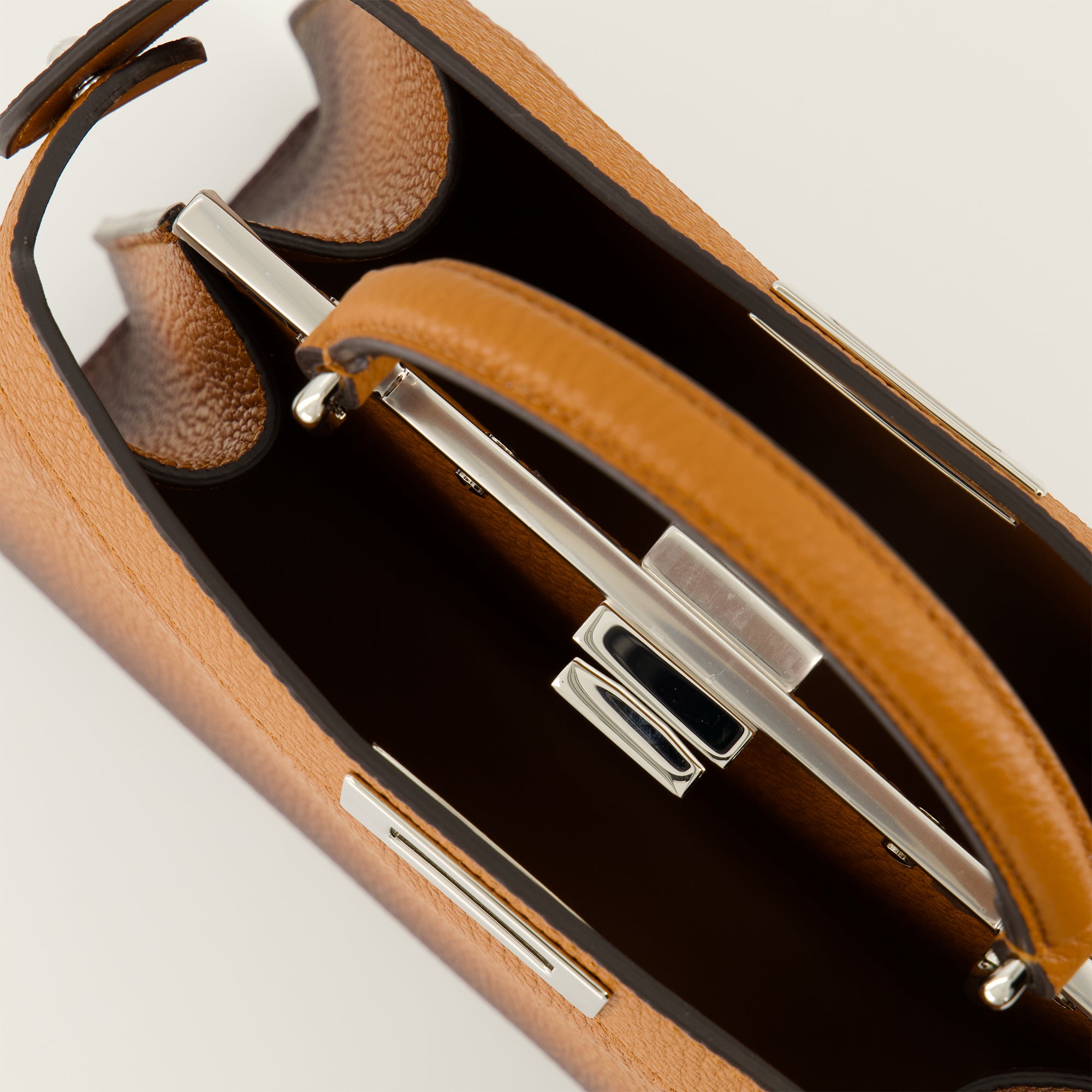 Image de l'article Peekaboo ISeeU Small de la marque Fendi pour Femme - Saison Automne-Hiver 2025 - Vue détaillée_3