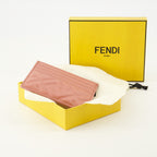 Imagem do Porta-cartões Baguette da marca Fendi para Senhora - Temporada Outono-Inverno 2025 - Vista Detalhada_3