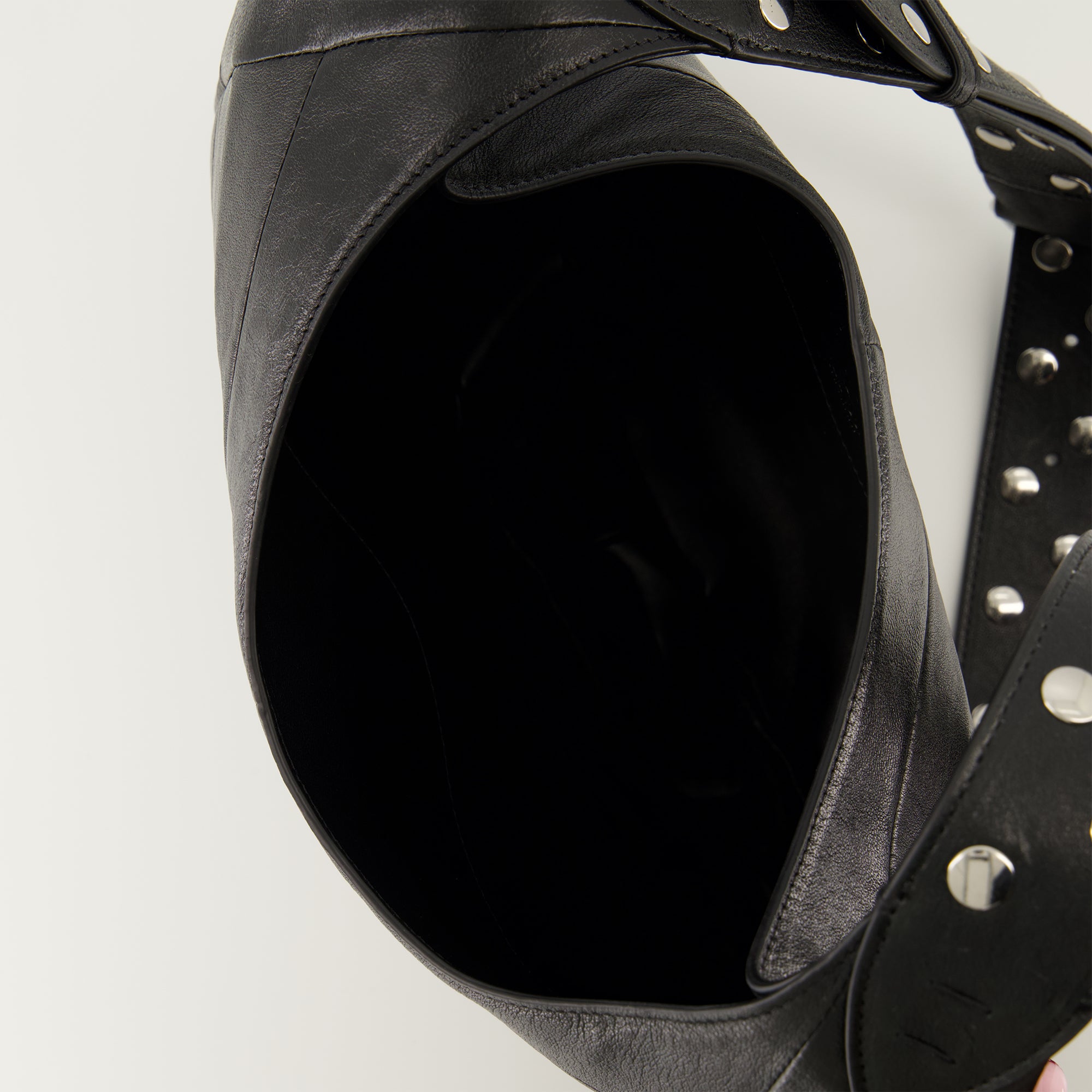 Imagen del bolso Hoboho de la marca Valentino Garavani para Mujer - Temporada Otoño-Invierno 2025 - Vista Detallada_2