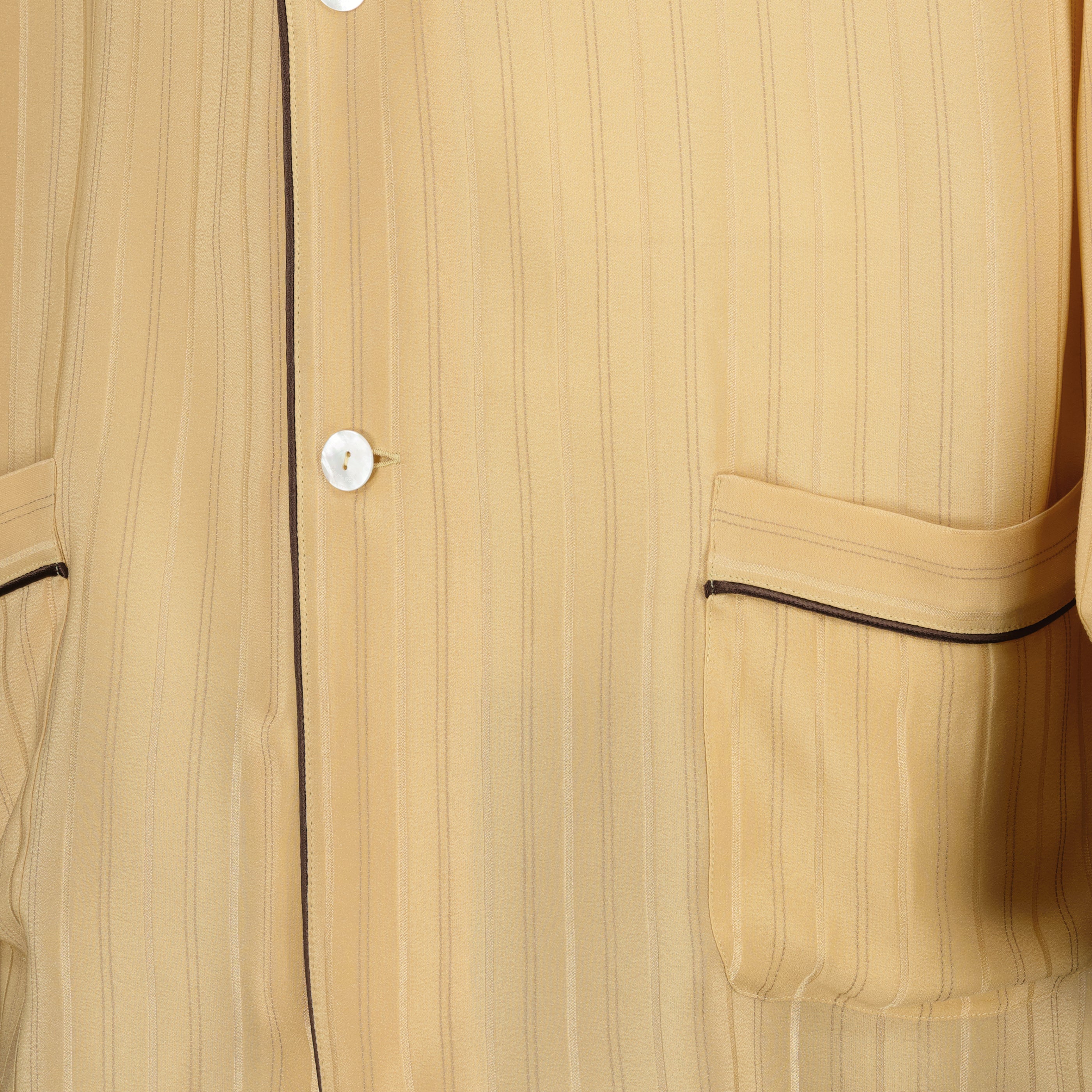 Immagine del top da pigiama in seta beige del marchio Saint Laurent per Uomo - Collezione Primavera-Estate 2026 - Vista Dettagliata 1