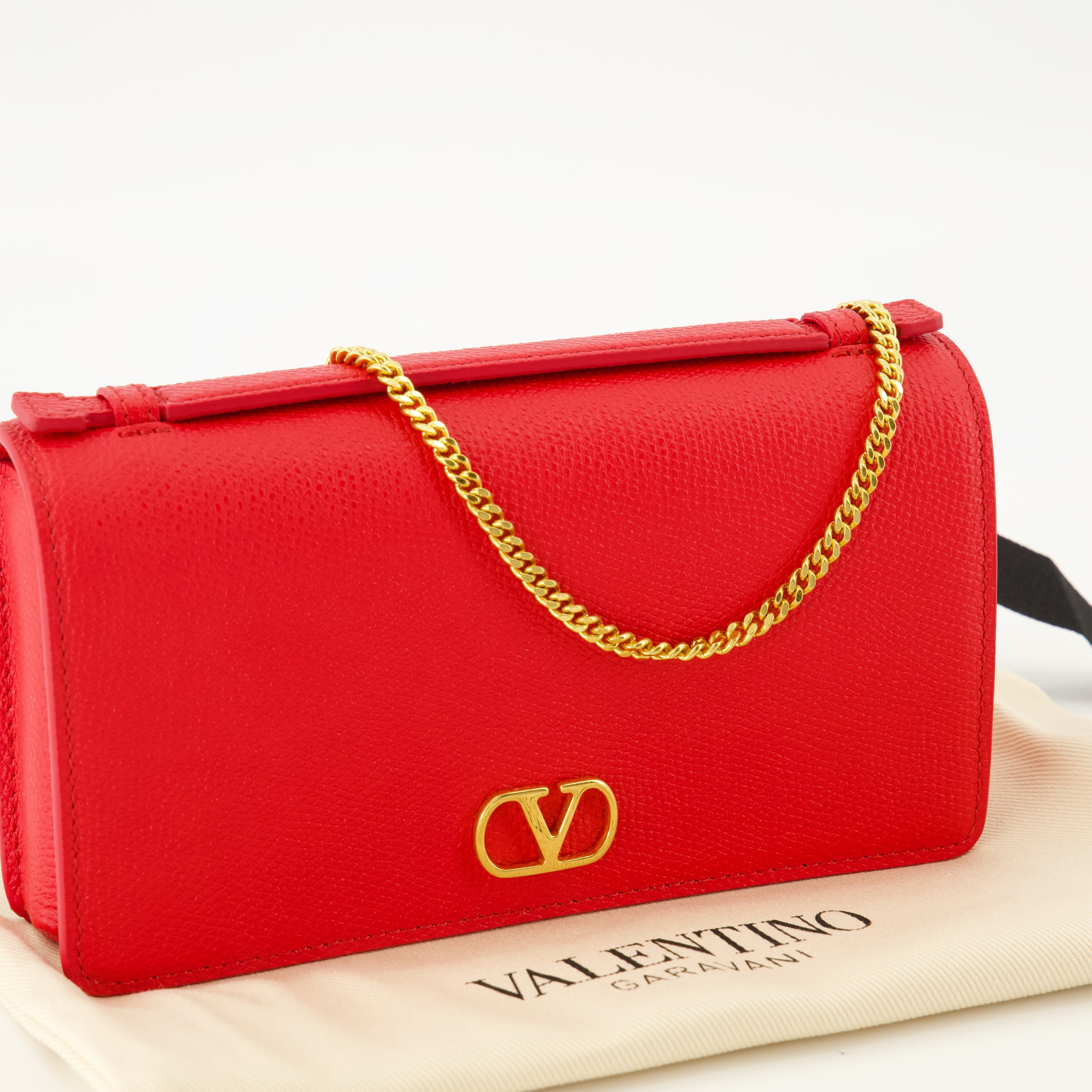 Petite maroquinerie Portefeuille à chaîne VLogo en cuir rouge Valentino Garavani Rouge Femme
