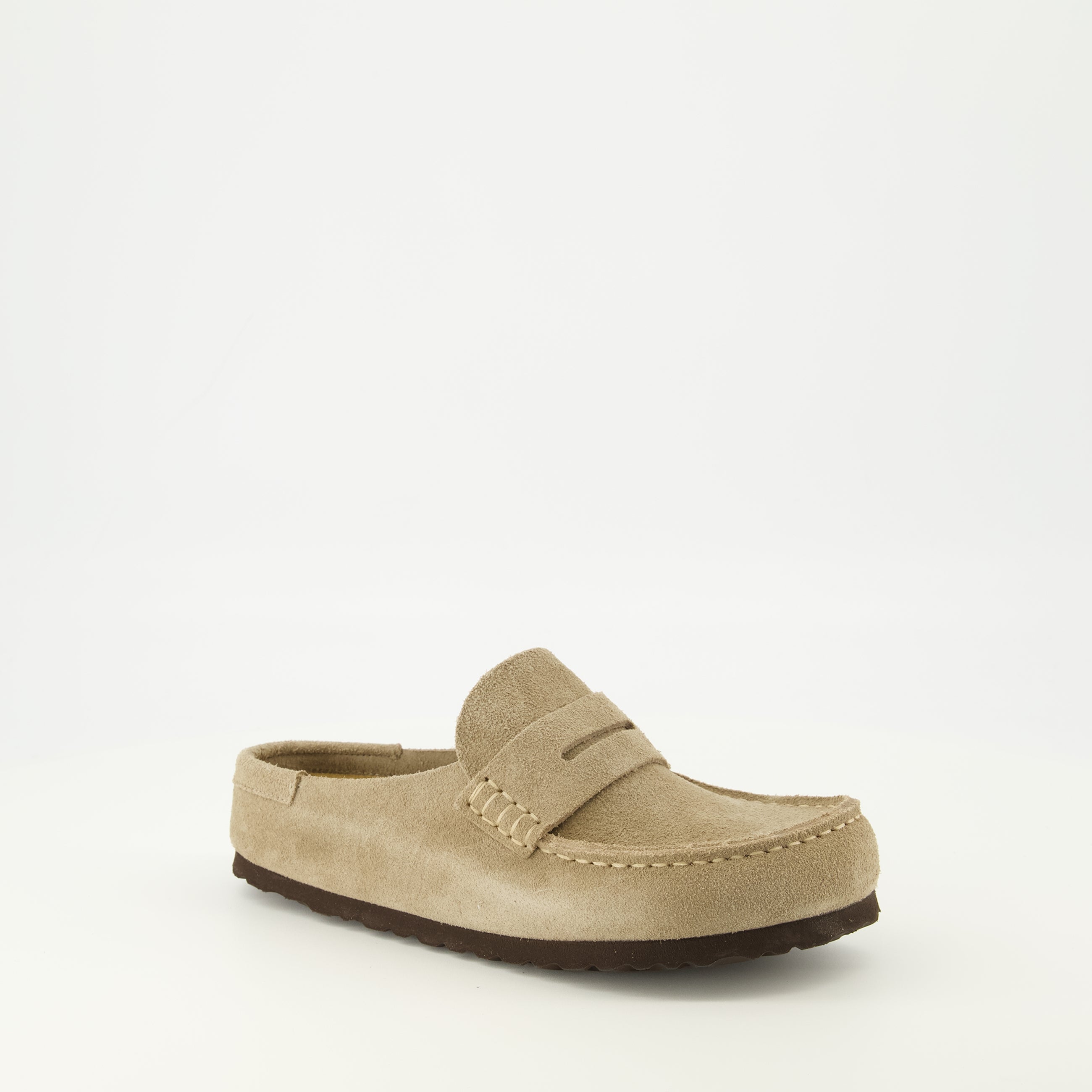 Imagen de las zuecos Naples beige de la marca Birkenstock para Unisex - Temporada Primavera-Verano 2026 - Vista tres cuartos frontal derecha