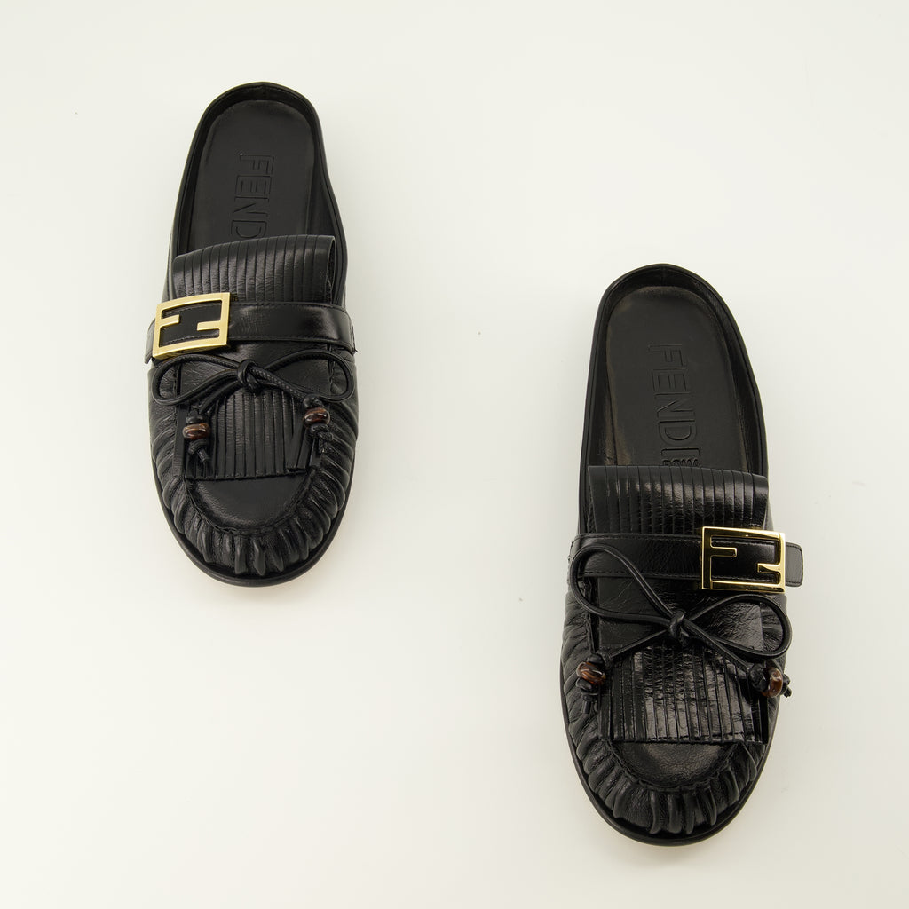 Chaussures ouvertes Mules Baguette em Couro Preto Fendi Noir Femme