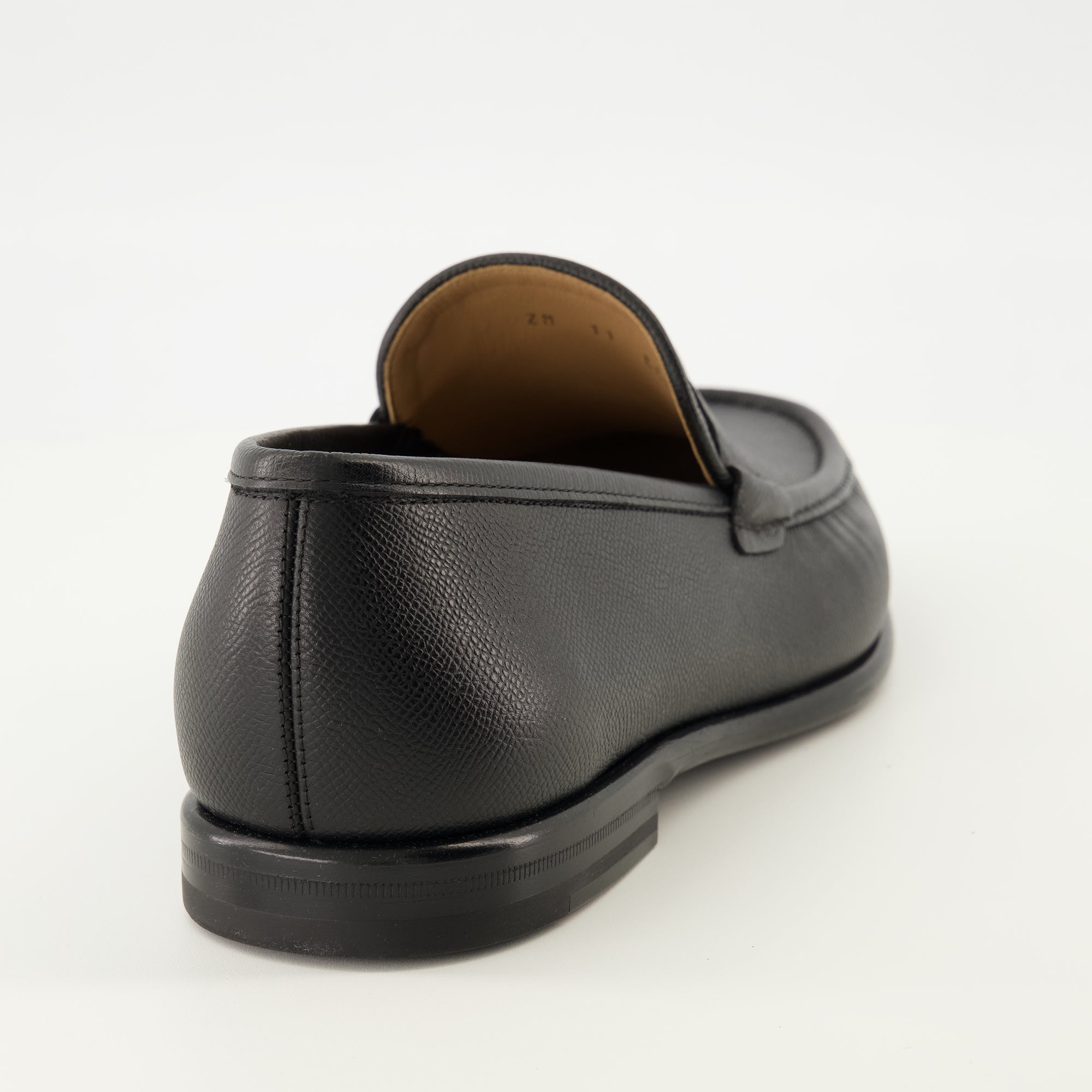 Image de l'article Mocassins en cuir noir de la marque Ferragamo pour Homme - Saison Printemps-Été 2026 - Vue arrière
