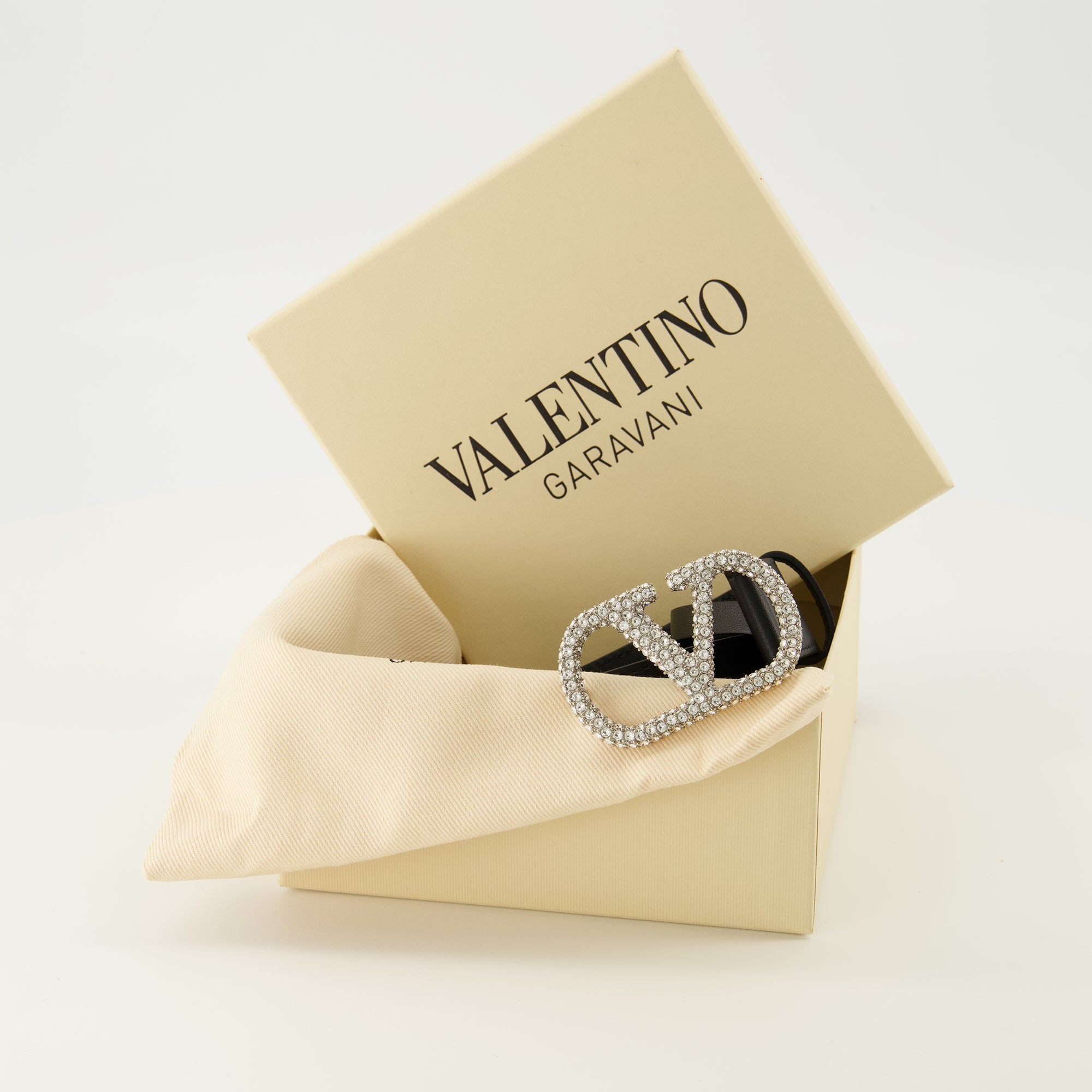 Image de l'article Ceinture VLogo noir avec cristaux Swarovski® 30 mm de la marque Valentino Garavani pour Femme - Saison Printemps-Été 2026 - Vue détaillée_3