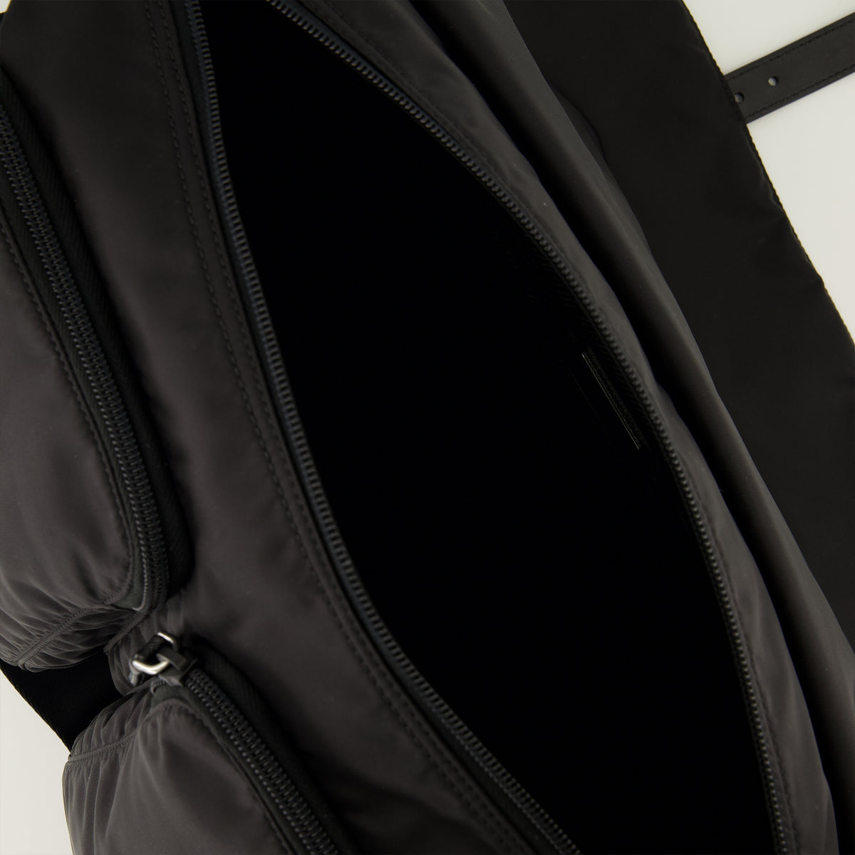 Sacs bandoulière Schultertasche aus schwarzem Re-Nylon Prada Noir Homme