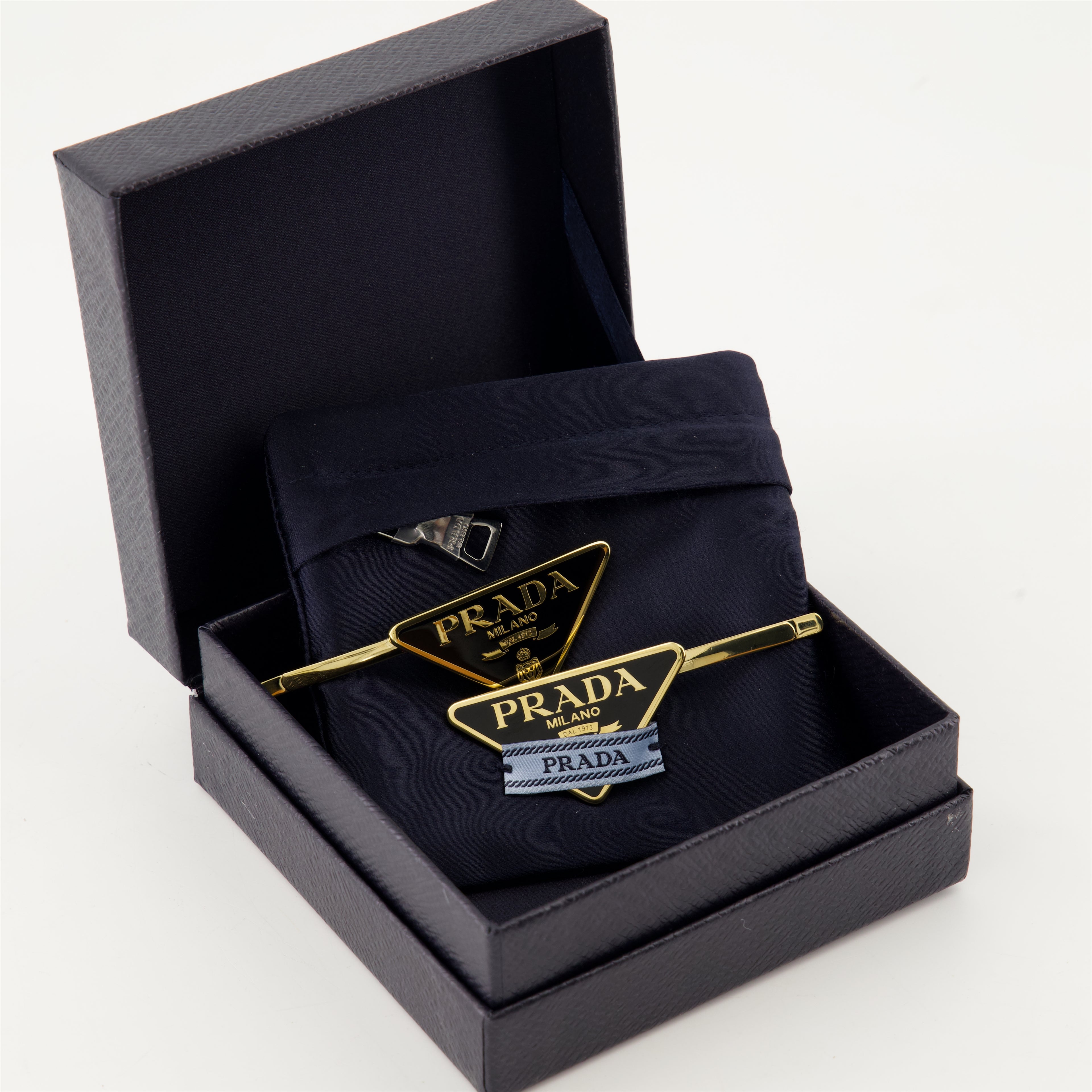 Hats, caps and beanies Épingles à cheveux Triangle Prada Black Femme