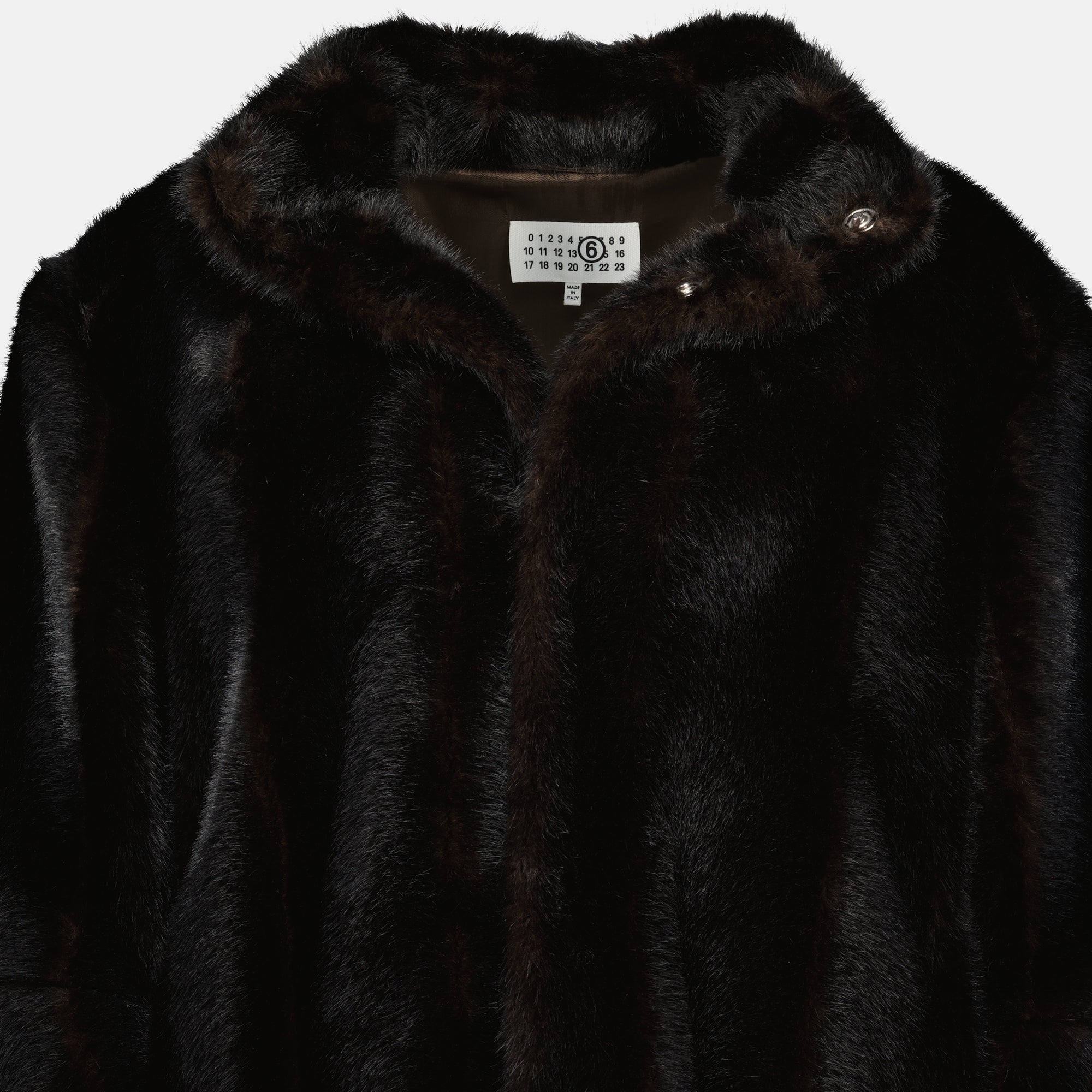 Image de l'article Veste en fausse fourrure noir de la marque Mm6 pour Femme - Saison Automne-Hiver 2025 - Vue détaillée_2