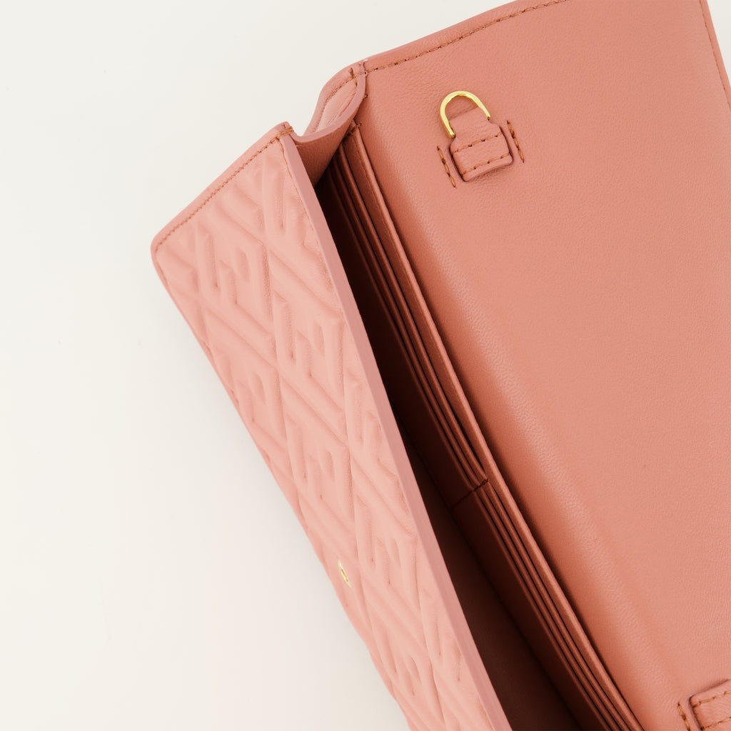 Image de l'article Portefeuille Baguette avec chaîne rose de la marque Fendi pour Femme - Saison Automne-Hiver 2025 - Vue détaillée_3