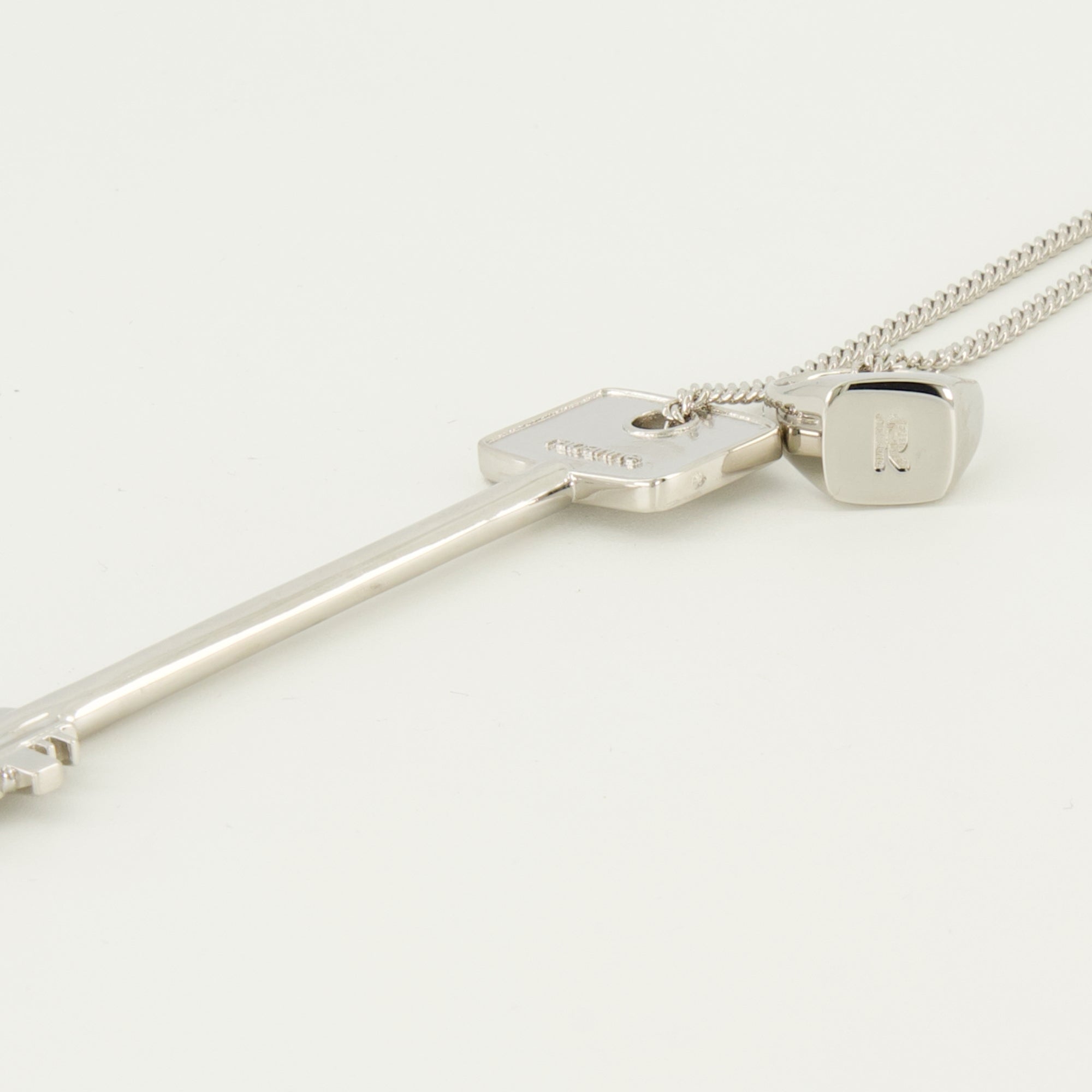 Image de l'article Collier argenté de la marque Rabanne pour Femme - Saison Printemps-Été 2026 - Vue détaillée_2