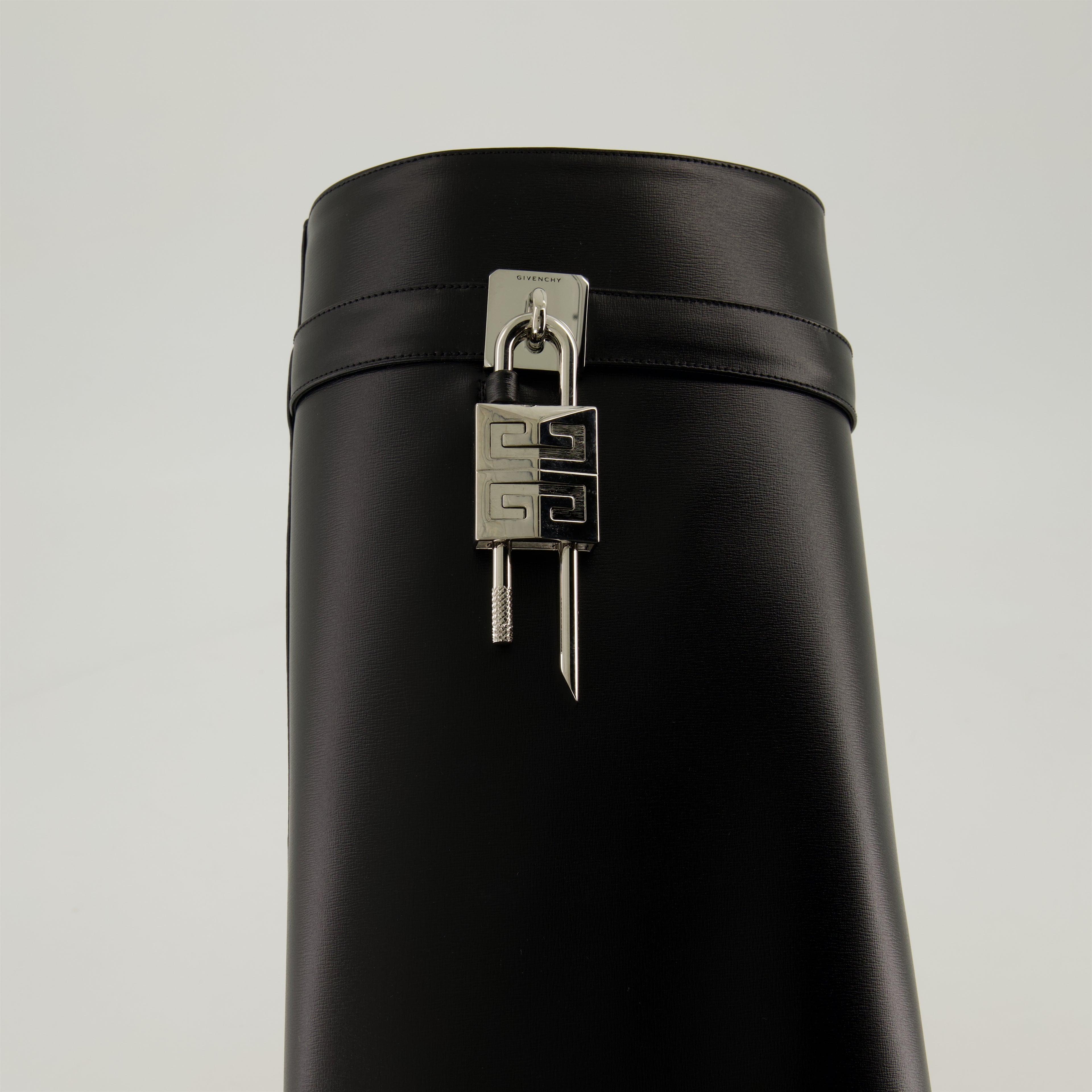 Boots Shark Lock Boots Givenchy Black Femme