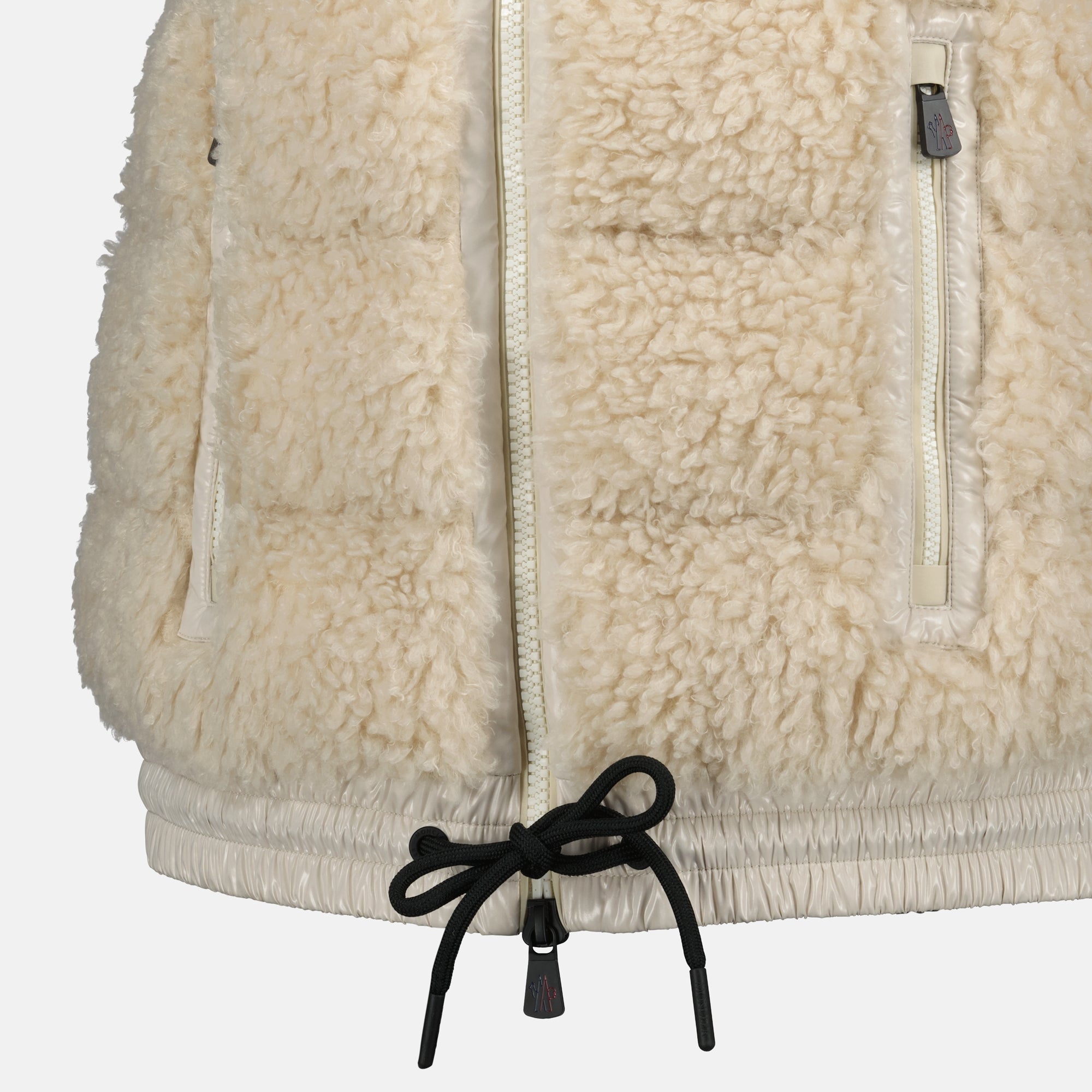 Imagen del Chaleco Sin Mangas de Moncler Grenoble para Mujeres - Temporada Otoño-Invierno 2025 - Vista Detallada_2