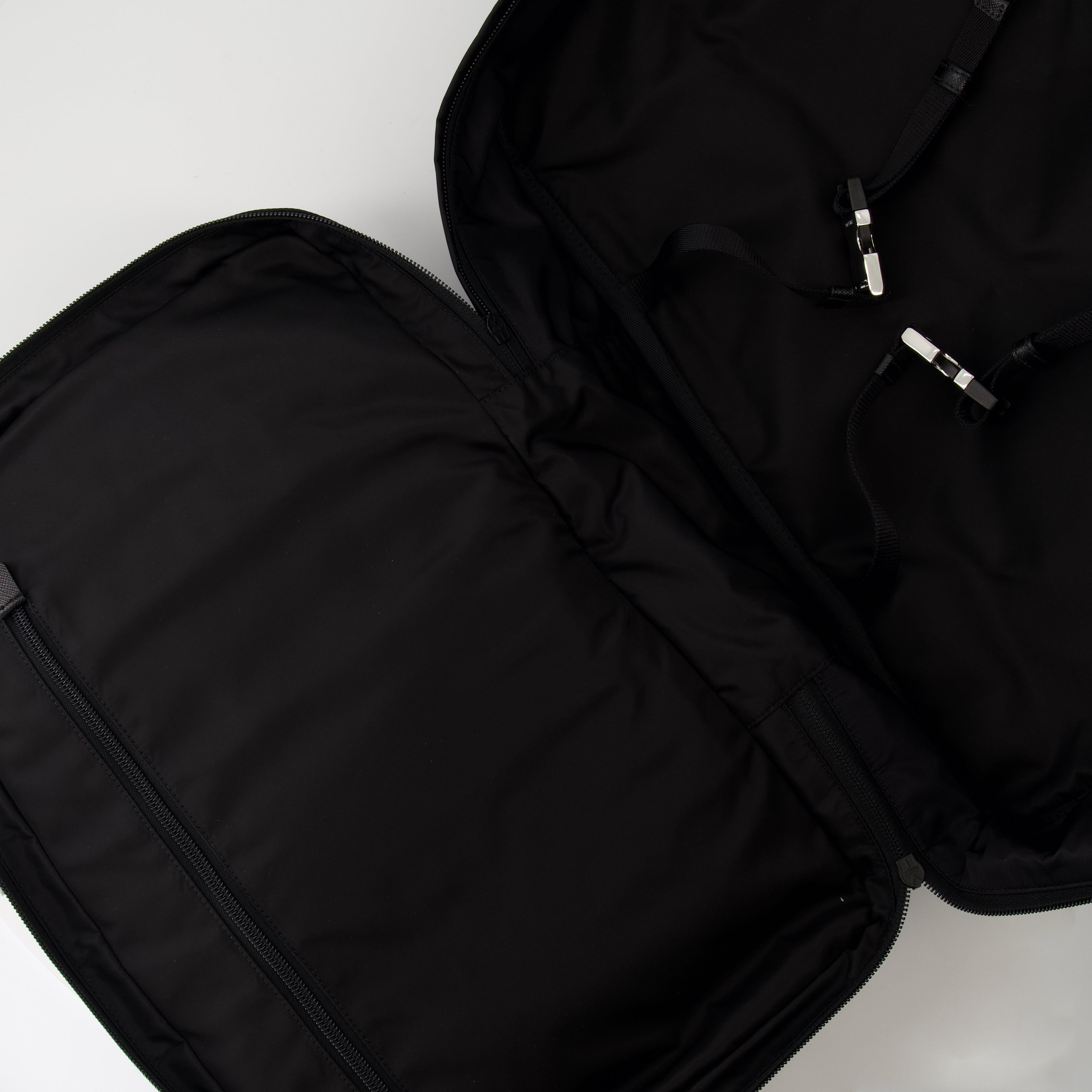 Sacs à dos Sac à dos en Re-Nylon noir Prada Noir Homme