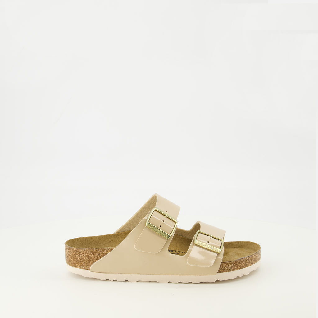 Immagine delle sandali Arizona beige del marchio Birkenstock per Unisex - Stagione Primavera-Estate 2026 - Vista laterale destra