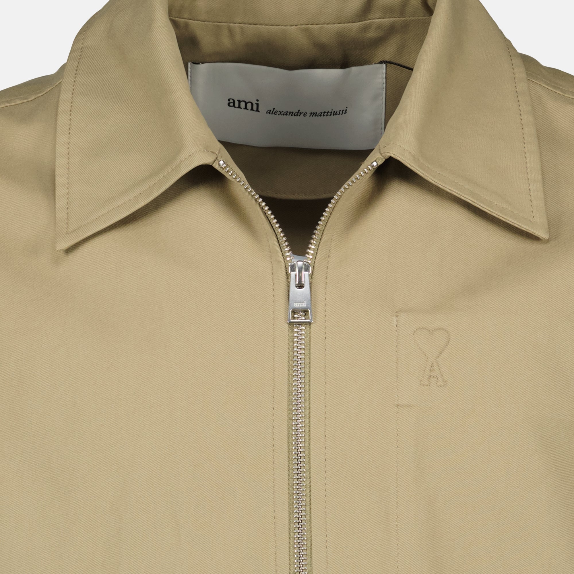 Image of the beige AMI heart jacket from the brand Ami PARIS for Men - Spring-Summer 2026 - Detailed View_2