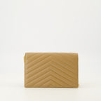 Imagem da carteira envelope com corrente da marca Saint Laurent para mulheres - Temporada Outono-Inverno 2025 - Vista Traseira