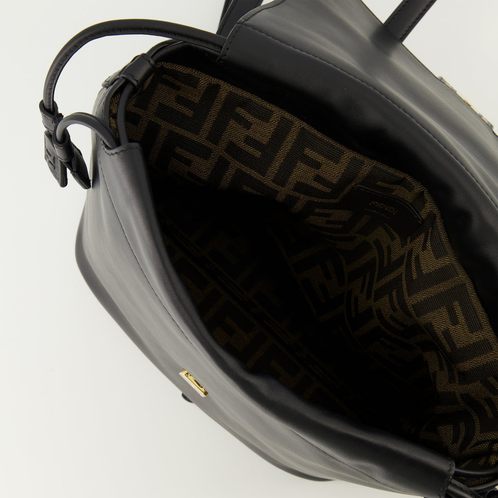 Image de l'article Sac à dos en cuir noir de la marque Fendi pour Femme - Saison Automne-Hiver 2025 - Vue détaillée_3