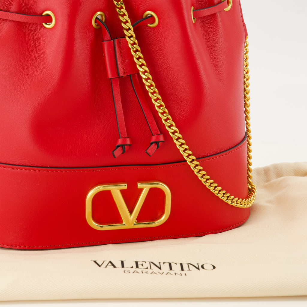 Immagine della mini borsa a secchiello rossa del marchio Valentino Garavani per Donna - Stagione Primavera-Estate 2026 - Vista Dettagliata_2