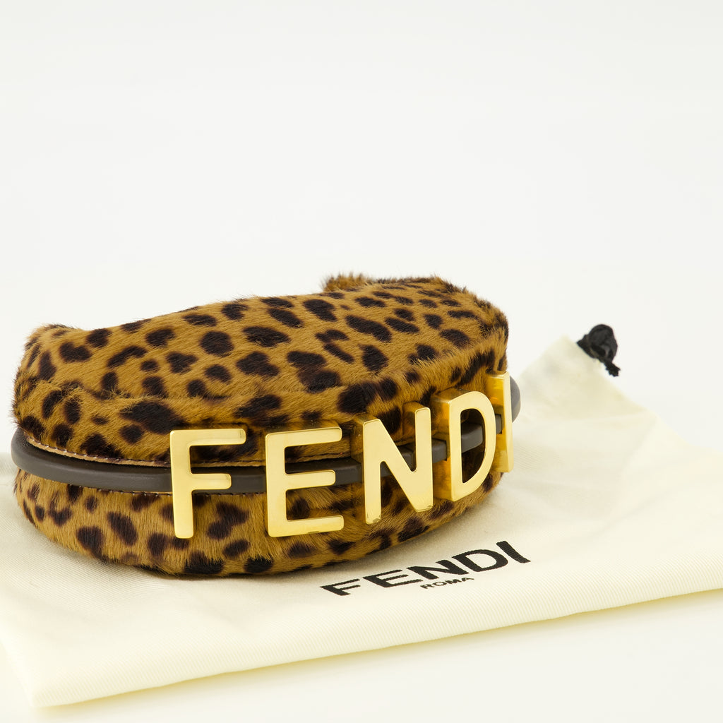 女性用ファッションブランドFendiのFendigraphyナノレオパードバッグの画像 - 2025年秋冬シーズン - 詳細ビュー 3