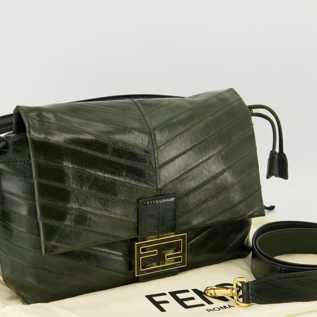 Image de l'article Sac Mamma Baguette medium vert foncé de la marque Fendi pour Femme - Saison Automne-Hiver 2025 - Vue détaillée_2