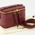 Bild der Mini Vanity-Tasche in Bordeaux der Marke Fendi für Damen - Frühjahr-Sommer 2026 - Detailansicht_2