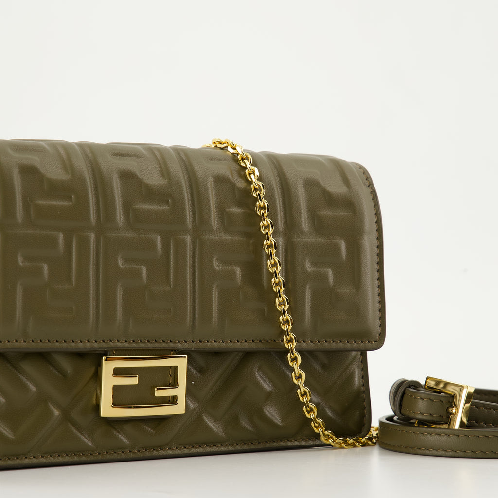 Crossbody bags Portefeuille en cuir à chaîne Fendi Green Femme