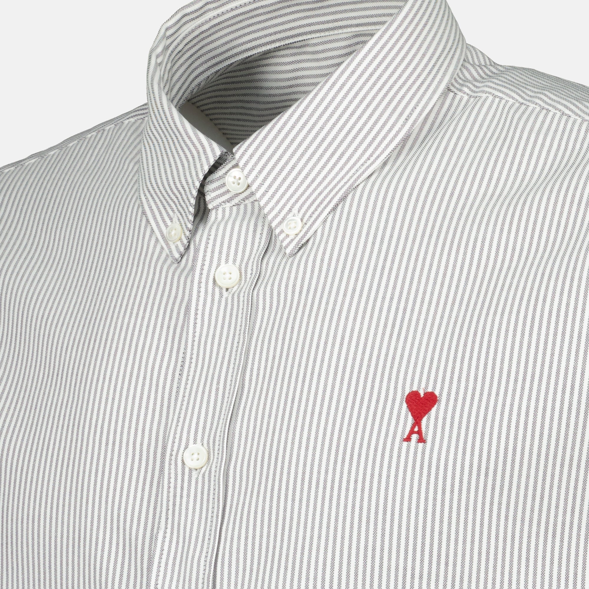 Image of the Ami heart striped white shirt by Ami PARIS for Unisex - Fall-Winter 2025 - Detailed View_1