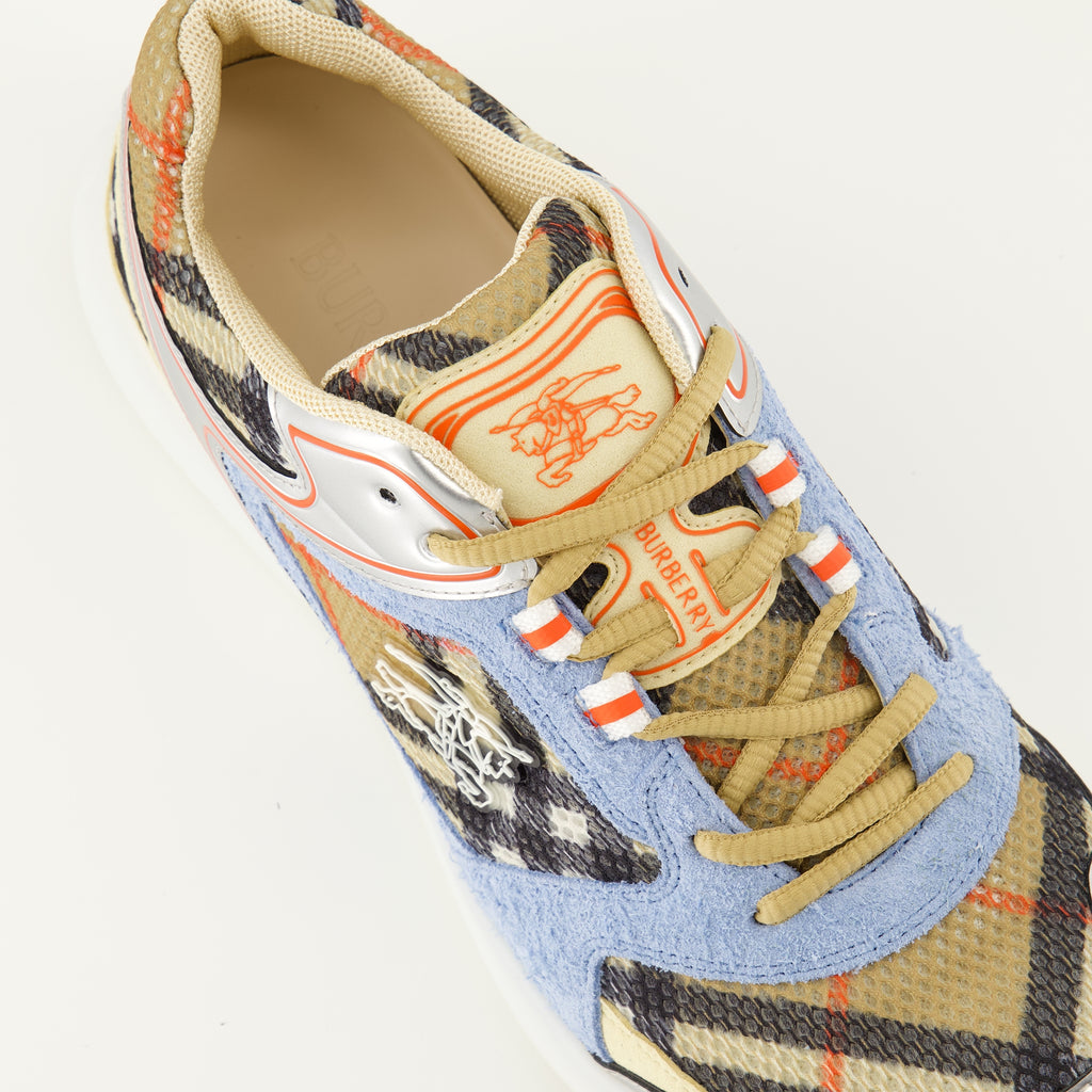 Imagen de las zapatillas Matrix Sport de Burberry para hombre - Temporada Otoño-Invierno 2025 - Vista detallada desde arriba