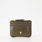 Unisex용 Ami PARIS 브랜드의 파리 카드 홀더 제품 이미지 - 2025 가을-겨울 시즌 - 앞면 보기