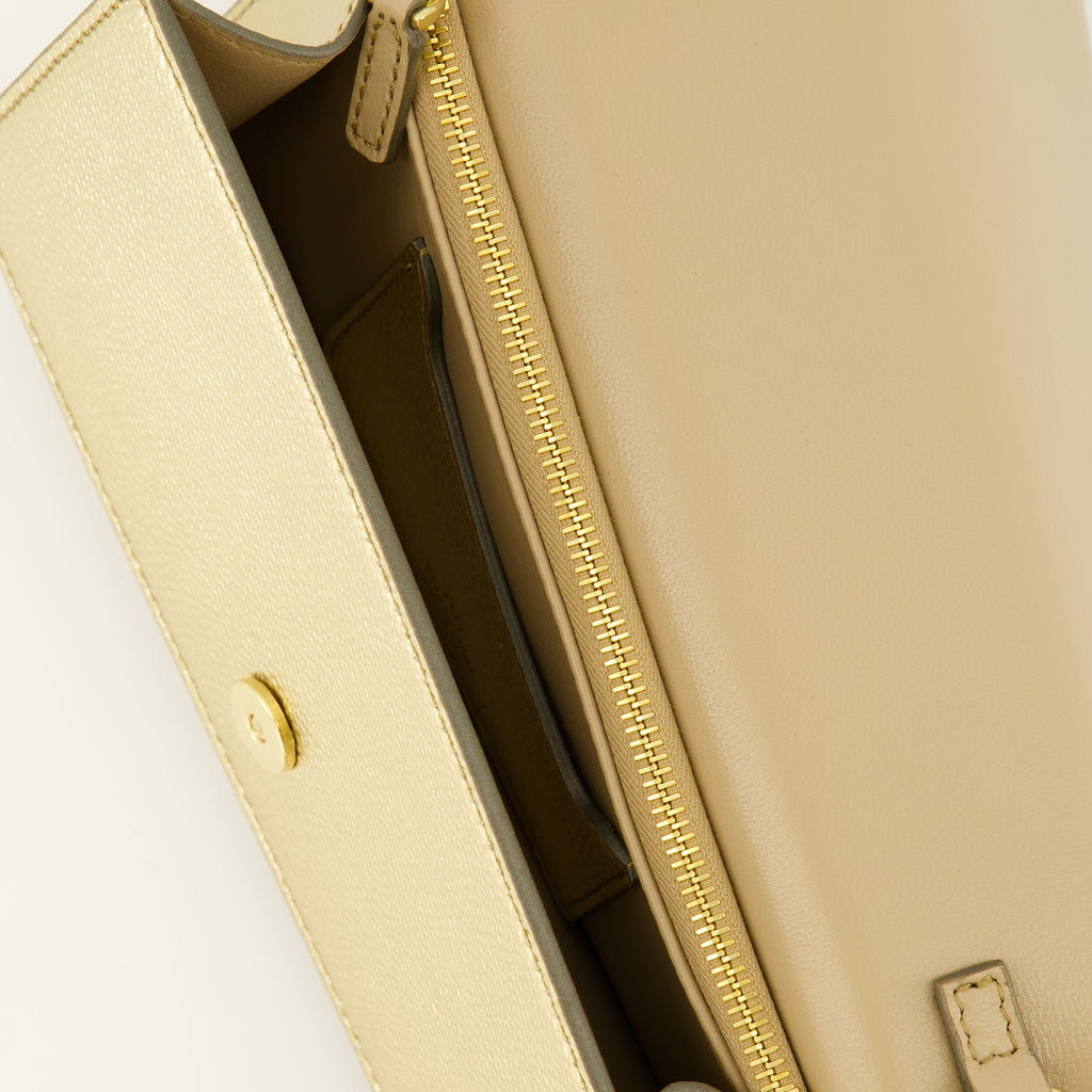 Sacs à main et épaule VLogo Laminated Leather Clutch Valentino Garavani Doré Femme