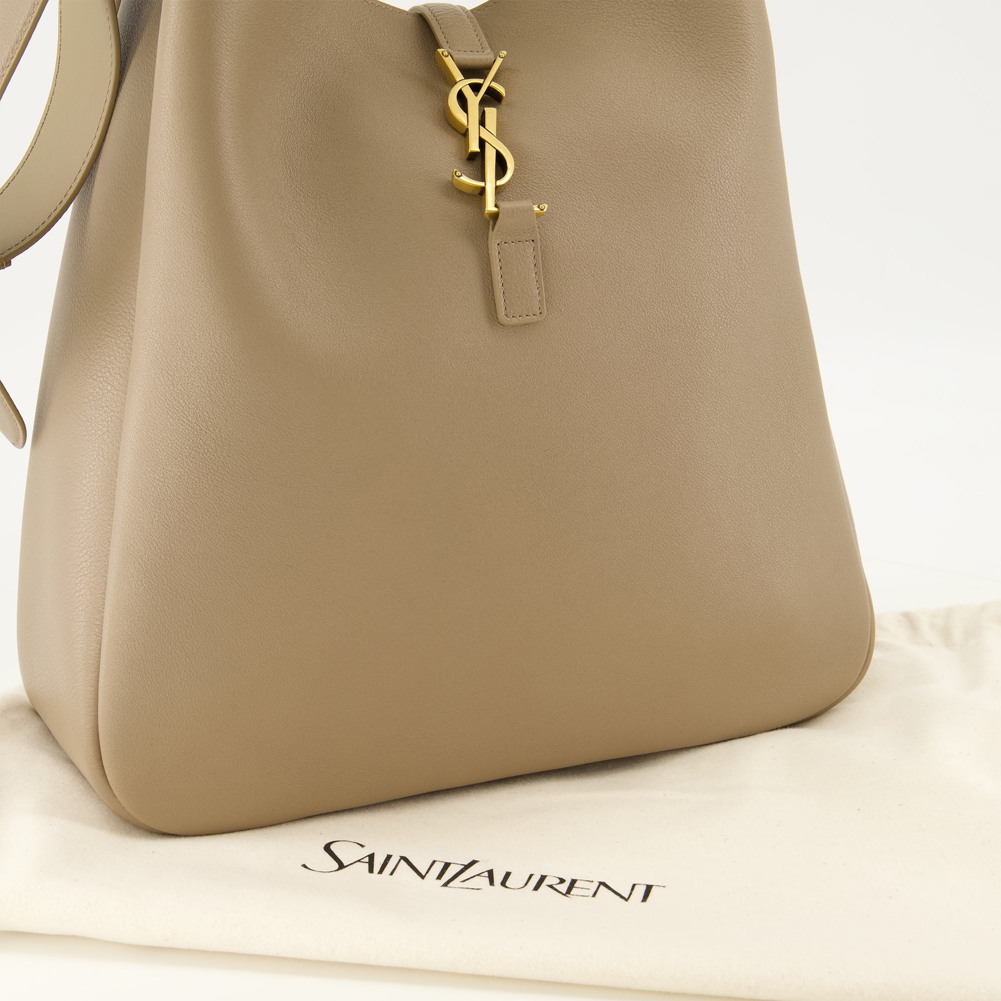 Sacs à main et épaule Le 5 à 7 Mala Grande de Couro Bege Saint Laurent Beige Femme