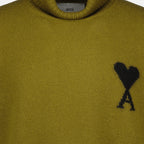 Immagine del maglione a cuore Ami del brand Ami PARIS per Unisex - Stagione Autunno-Inverno 2025 - Vista Dettagliata 6