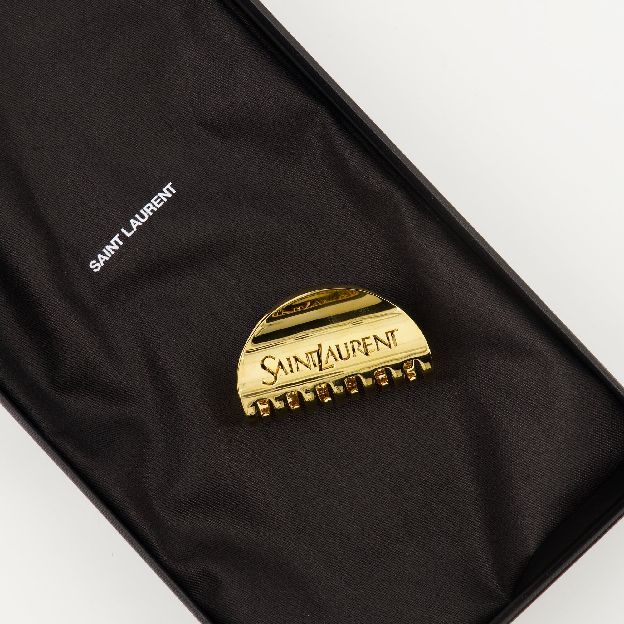 Image of the Saint Laurent Women's Hair Clip - Autumn-Winter 2025 - Detailed View_3