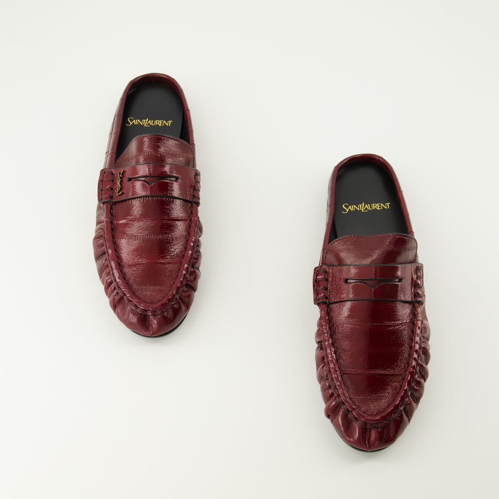 Image de l&#39;article Mules Loafer bordeaux de la marque Saint Laurent pour Femme - Saison Printemps-Été 2026 - Vue de dessus paire de chaussure