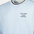 Imagen del sudadera de deporte con slogan azul claro de la marca Drole De Monsieur para hombre - Temporada Primavera-Verano 2026 - Vista Detallada 1