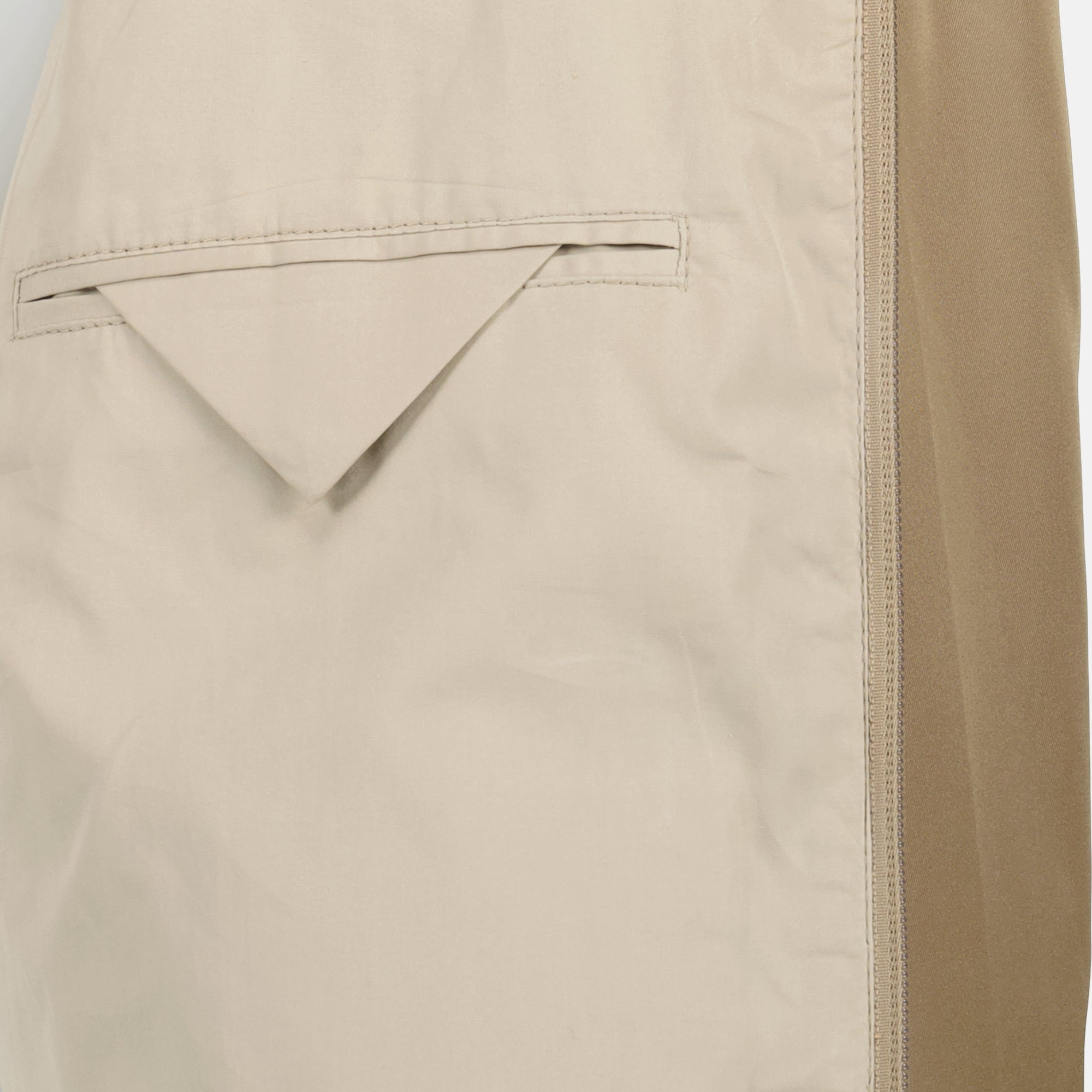 Image of the Prada beige nylon jacket for men - Spring-Summer 2026 - Detailed View 2