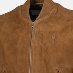Imagen del artículo Bomber de cuero nobuck de la marca Ami PARIS para Hombre - Temporada Otoño-Invierno 2025 - Vista Detallada_3