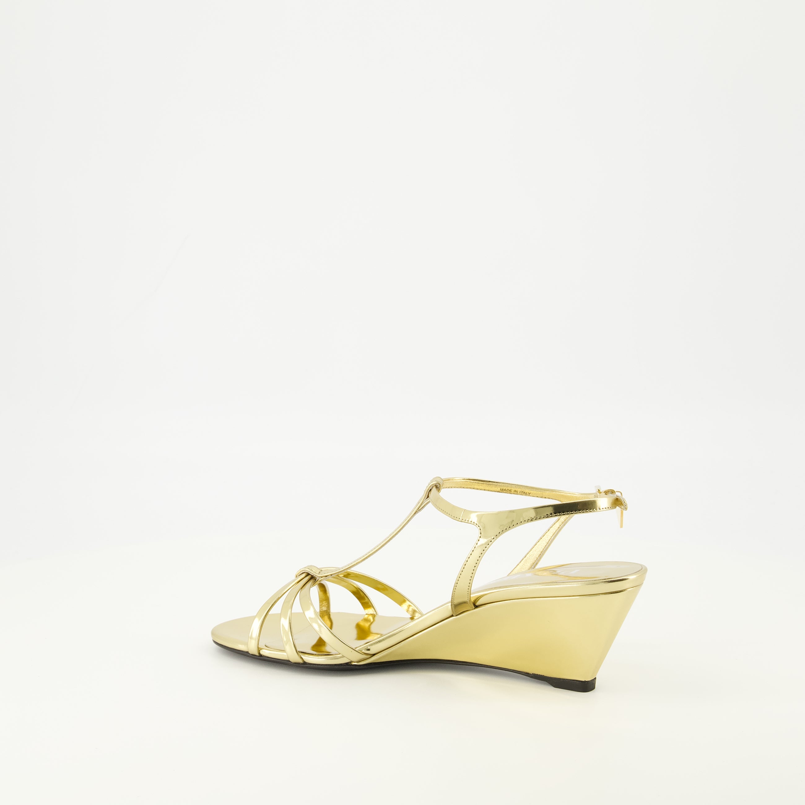 Imagen del artículo Sandalias de tacón de cuero sintético dorado de la marca Prada para mujer - Temporada Primavera-Verano 2026 - Vista tres cuartos trasera derecha