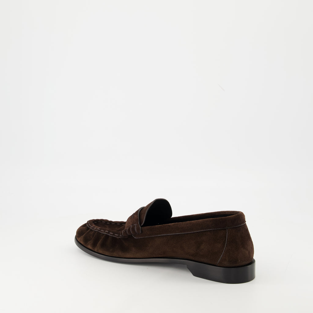 Imagen de los mocasines Loafer Supple de Saint Laurent para Hombre - Temporada Otoño-Invierno 2025 - Vista tres cuartos trasera derecha