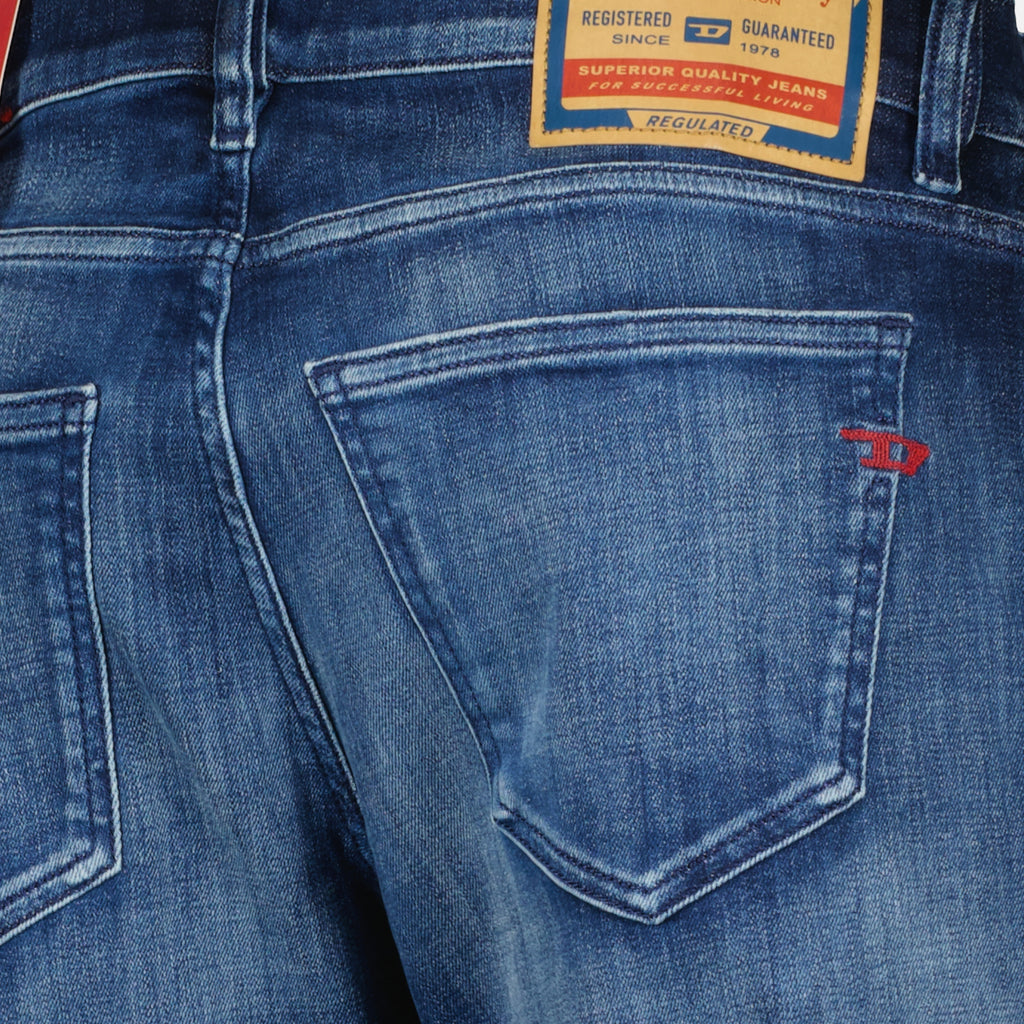 Image de l'article Jean D-Strukt 2019 L.32 de la marque Diesel pour Homme - Saison Automne-Hiver 2025 - Vue détaillée_3