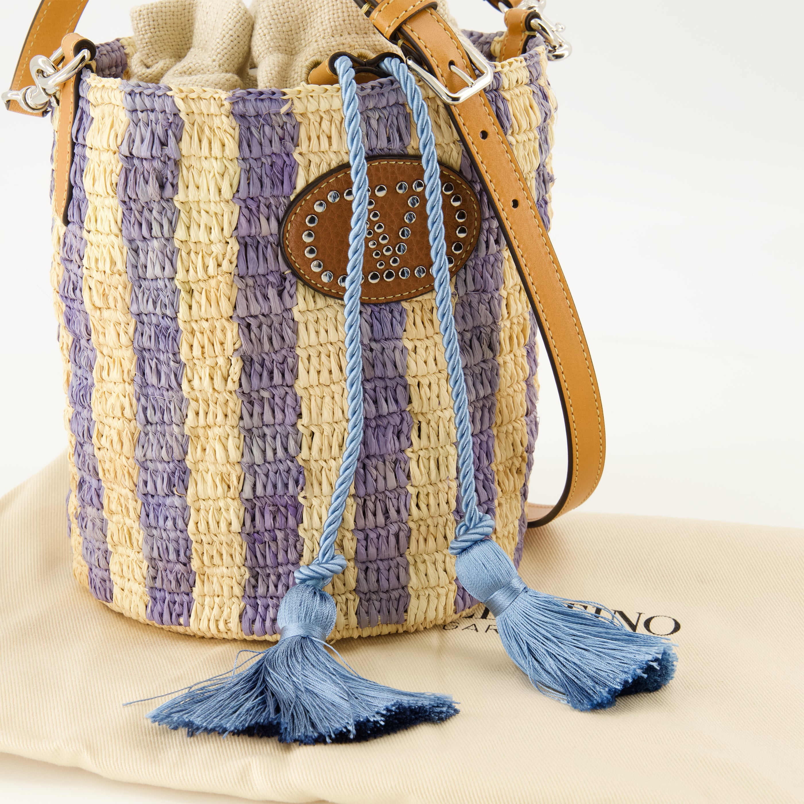 Sacs seau 작은 줄무늬 블루 라피아 버킷 백 Valentino Garavani Bleu Femme