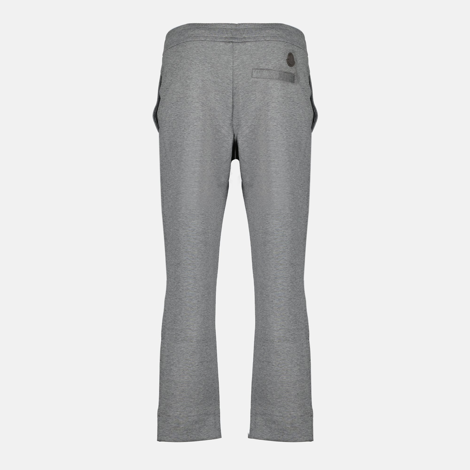 Image de l'article Pantalon de jogging gris de la marque Moncler pour Homme - Saison Printemps-Été 2026 - Vue de Dos